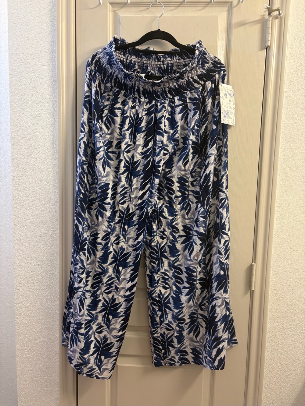 Elastic-Waist Wide Leg Pants in Navy Leaf Print